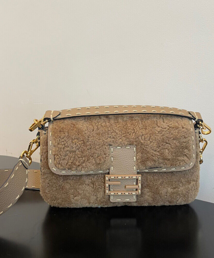 Fendi Baguette Leather Handbag 8BR600 Coffee